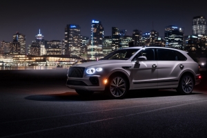 5k 宾利 Bentley Bentayga EWB Azure 晚上 城市 夜景  汽车壁纸