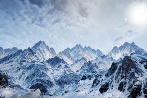 山脉积血太阳雪景