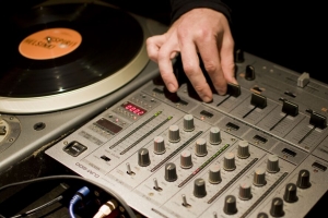  dj控制台 dj 手 音乐 4k壁纸 3840x2160