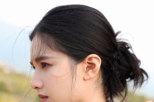 张婧仪侧脸高清美女4K手机壁纸图片