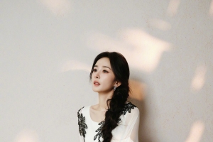 杨幂白色长裙 优雅美女 4k手机壁纸竖屏