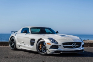 白色奔驰SLS AMG 4K壁纸图片