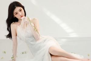 室内居家美女白色裙子美腿 皱菊花iPad平板电脑壁纸