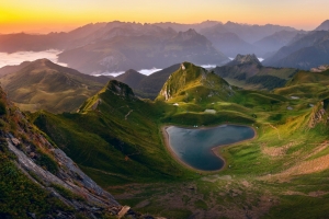 4k 超清 风景 山谷 心形小湖 蒙塔尼翁湖 电脑壁纸 3840x2160