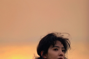 章若楠黑色大衣4K美女手机壁纸