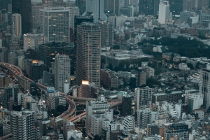 城市 晚上 道路 灯光 4k壁纸 3840x2160