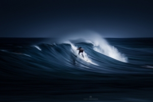 涌起的海浪海报背景