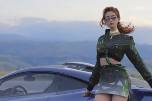王牌竞速 美女 墨镜 包臀裙 4k壁纸