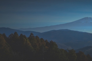 远山的风景大山黑夜