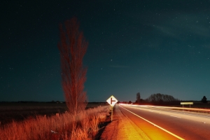 晚上的公路风景3440x1440壁纸