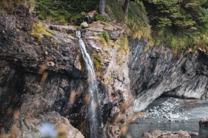 河流 岩石 树木 瀑布 自然 4k壁纸 3840x2160