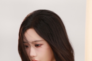 王艺瑾 长发美女4k手机壁纸竖屏