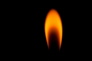 火 灯芯 火焰 深色 4k壁纸 3840x2160