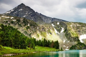 群山高山海报