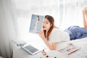 床 美女 杂志 电脑 手机 报子 4k美女壁纸