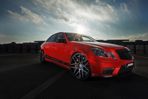 红色奔驰的AMG W212 4k壁纸图片