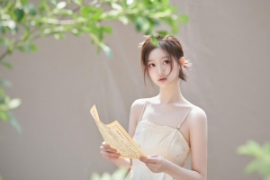 绿植背景图片 气质清纯美女 连衣裙 4K桌面壁纸