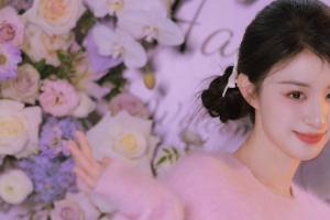 粉色毛衣可爱美女王楚然3440x1440带鱼屏壁纸