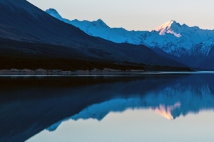 美丽雪山湖泊倒影风景3840x1080高清壁纸