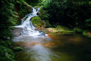 瀑布 石头 水 自然 景观 苔藓 4k壁纸 3840x2160