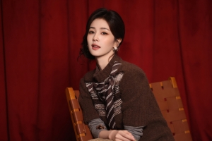 白鹿毛衣造型4K超高清壁纸 3840x2560免费下载