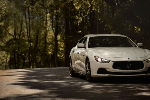  maserati ghibli maserati 汽车 白色 前视图 道路 4k壁纸 3840x2160