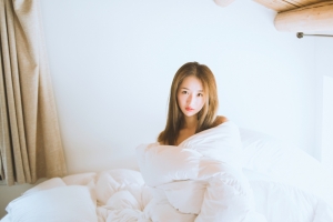 小木屋美女妮妮3840x2160壁纸