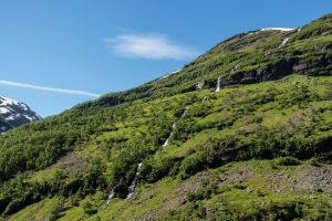 山 坡 流 自然 风景 4k壁纸 3840x2160