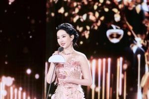 刘亦菲 梦幻粉色裙子 4K超宽双屏手机壁纸