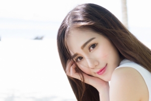 SISY思 长发白裙子美女3440x1440壁纸