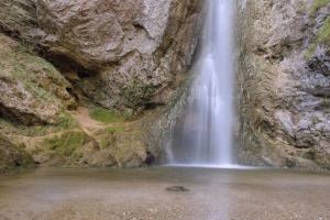瀑布 石头 鹅卵石 水 自然 4k壁纸 3840x2160