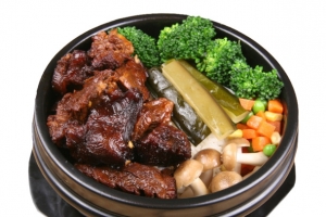 红烧牛肉饭煲仔牛肉饭