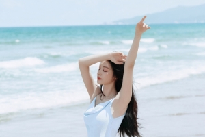海滩清新美女王楚然 4k手机壁纸竖屏