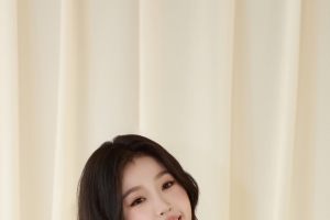暖色风格窗帘 养眼美女虞书欣4K手机壁纸