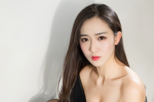 克拉女神姜璐 长发露肩美女4k壁纸3840x2160