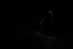 灯 辉光 黑白 夜晚 黑色 4k壁纸 3840x2160