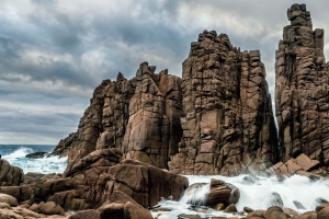 岩石 石头 海 喷雾 水 4k壁纸 3840x2160