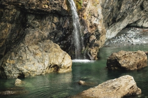 瀑布 岩石 石头 水 树木 风景 4k壁纸 3840x2160