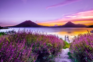 湖 山脉 孤独 开花 湖atitlan 危地马拉 4k壁纸 3840x2160