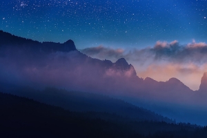 星空山云朵彩霞