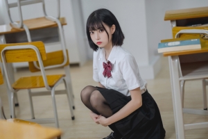 cosplay 女学生 校服 黑色连裤袜 教室 美女 平板壁纸