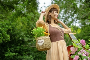 甜美微笑 闭眼美女 花丛 4k美女壁纸