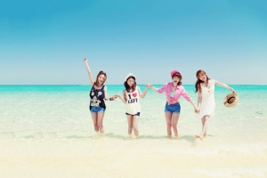 海边沙滩美女壁纸