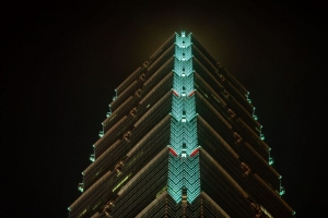 建筑 辉光 立面 边缘 夜间 4k壁纸 3840x2160