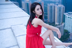 李倩倩红色礼服裙子天台写真3440x1440壁纸