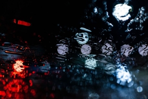 滴 眩光 散焦 湿气 雨水 表面 4k壁纸 3840x2160