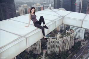 高空建筑 美女摄影 5K壁纸