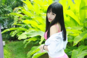 八宝icey 长发美女模特 户外写真 4K壁纸