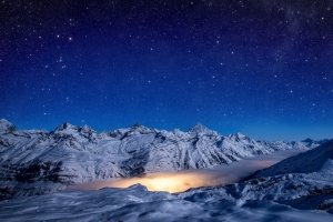 泻湖星云 星空 瑞士阿尔卑斯山脉的山脊3840x2160风景壁纸