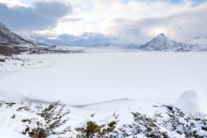 山脉 雪 冬天 山谷 风景 4k壁纸 3840x2160